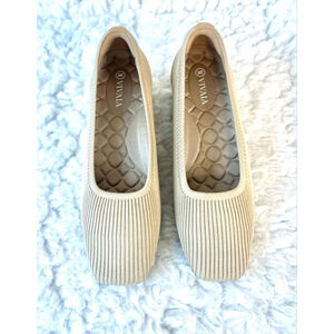 Vivaia Melody Pro square-toe chunky heels in a beige knit material women size 8